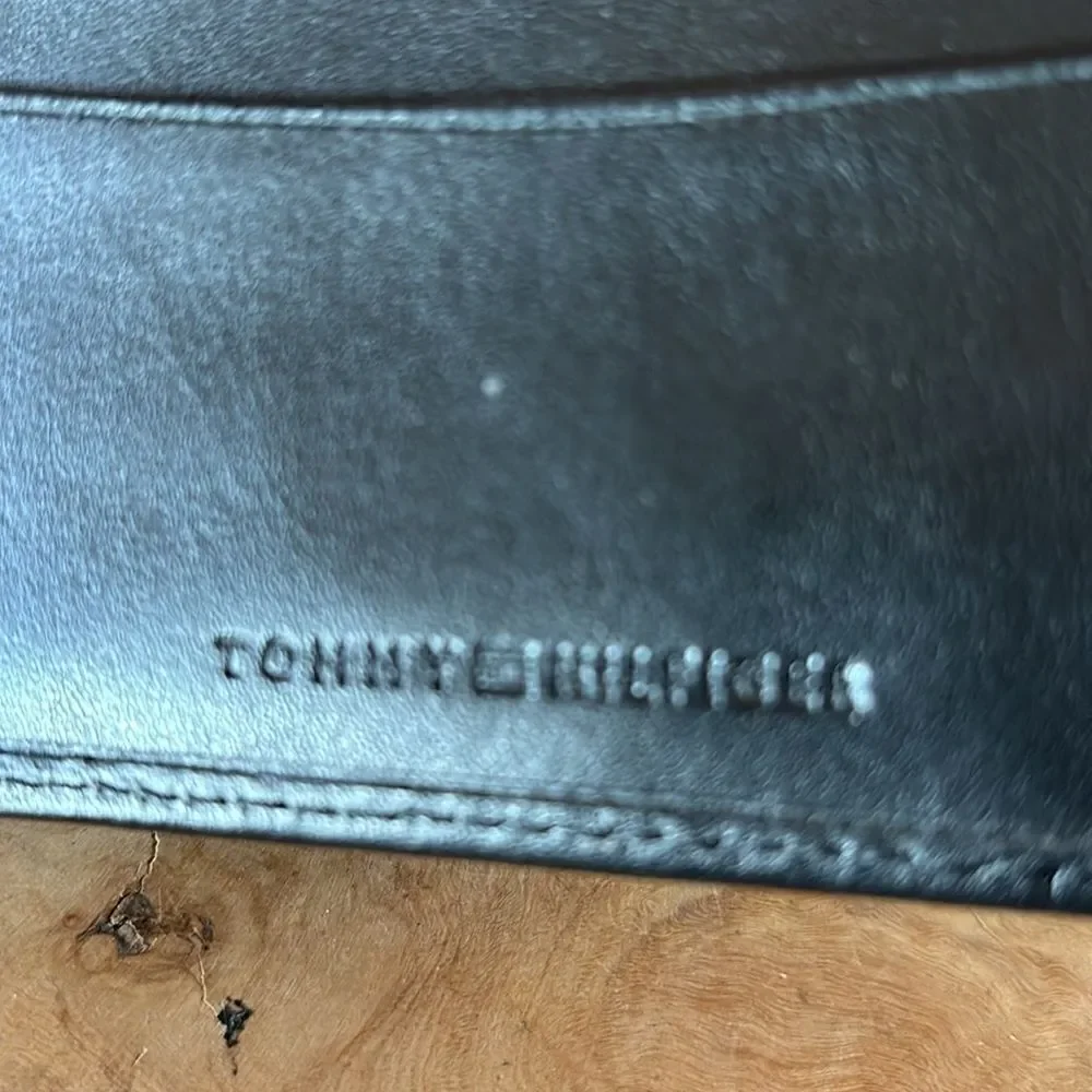 Tommy Hilfiger Men's Passcase Wallet with Removable ID Window
